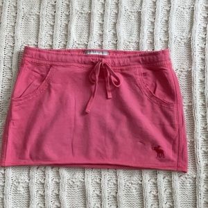 Abercrombie women’s size small pink mini skirt (sweatshirt material)